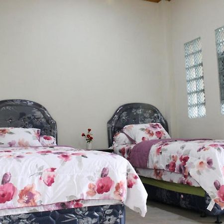 Villa Bukit Berkat Μπογκόρ Εξωτερικό φωτογραφία